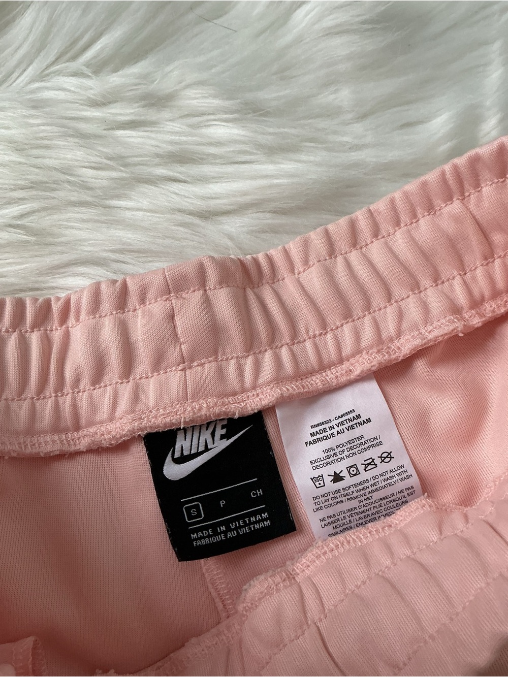 Nike Women's Light Pink Athletic Branded Shorts Size Small - Picture 3 of 3